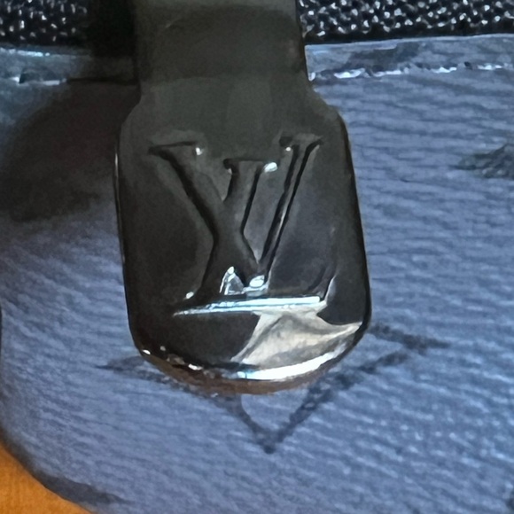 Louis V❌LIKE NEW❌Reverse Monogram Eclipse Trio Messenger Pouch - Picture 7 of 9